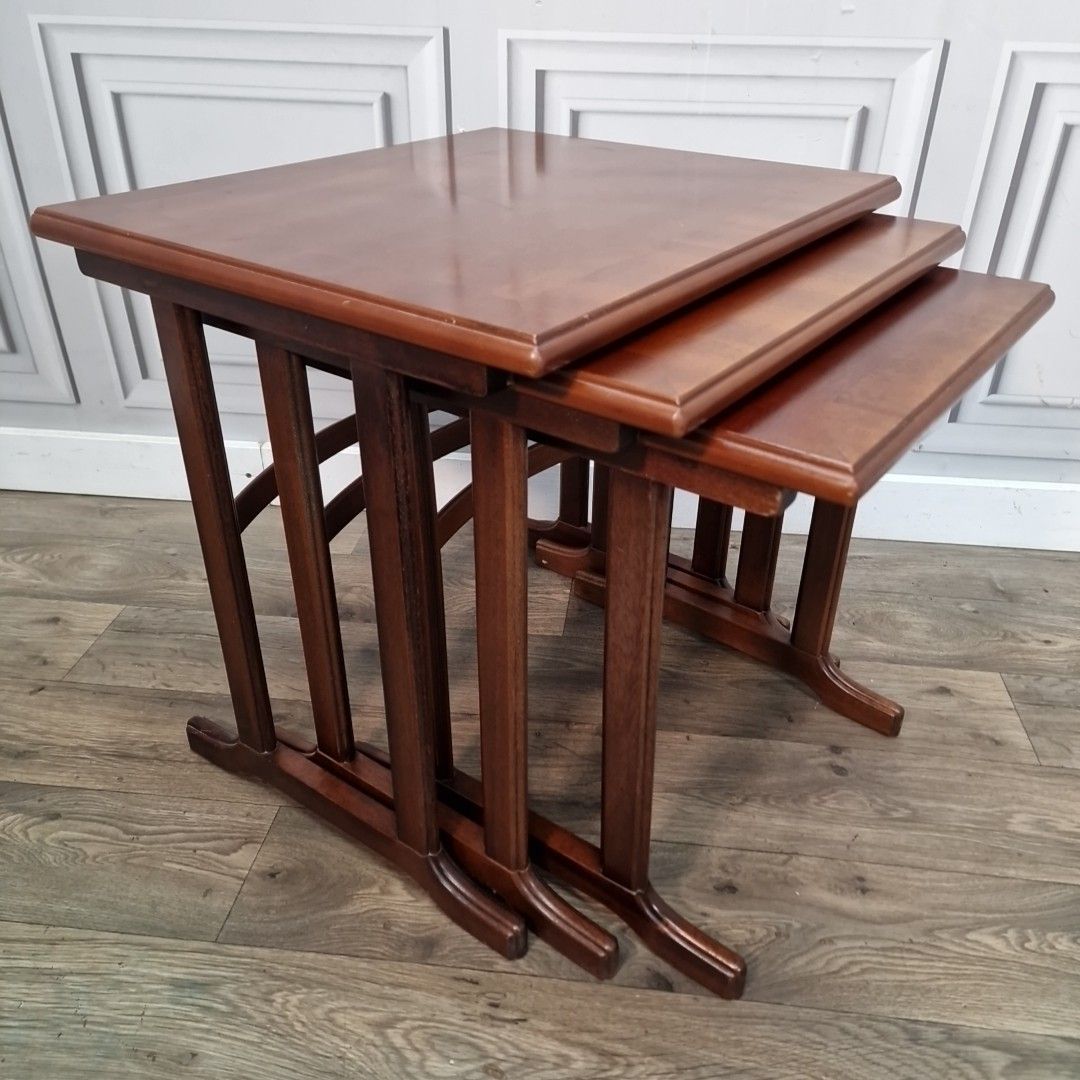 Vintage Mahogany Veneer Tables Nest Of 3 – Square Tops – Retro Side Lamp Tables