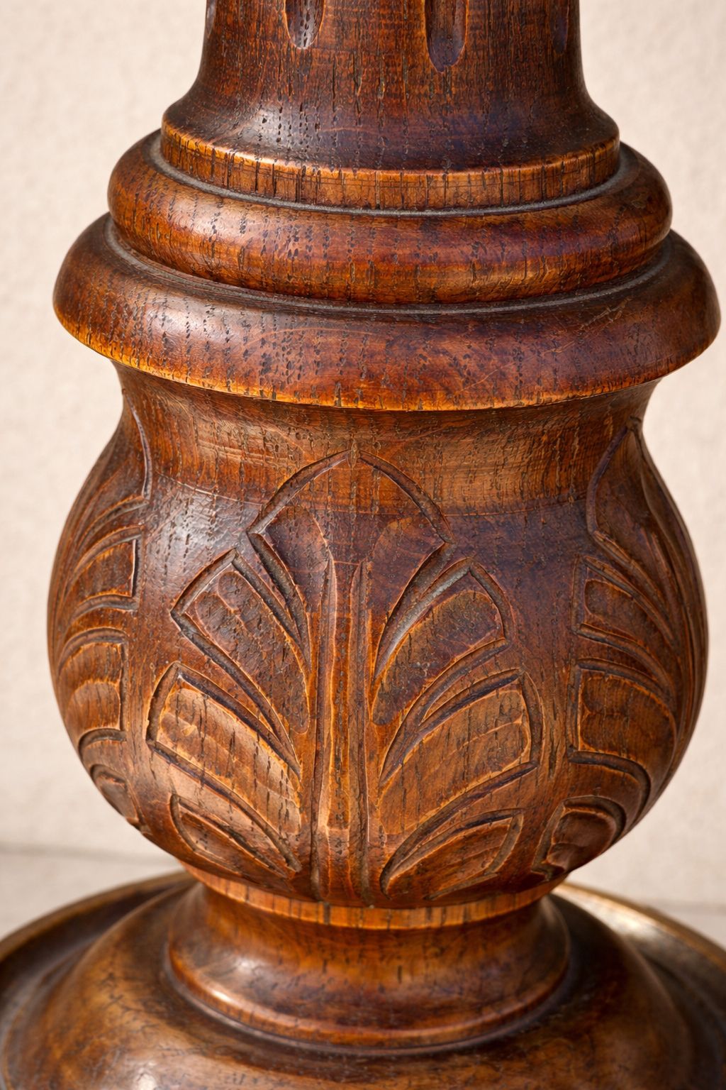 Carved Oak Table Lamp Base With Heraldic Shield – Mid Century / Gothic Revival I photo 495.0