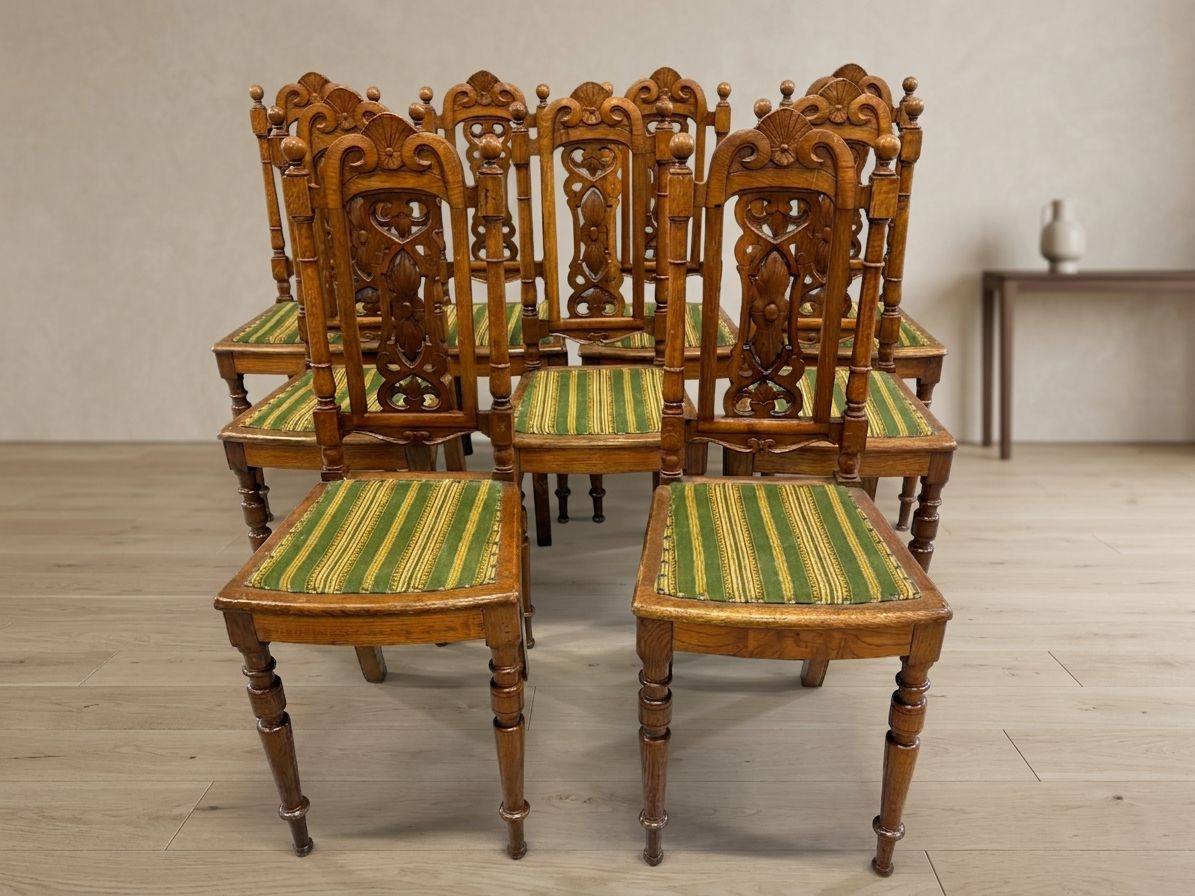 Set Van 9 Renaissance Revival Eetkamerstoelen, Gesneden Hout, Tsjecho Slowakije, Begin 20e Eeuw photo for sale