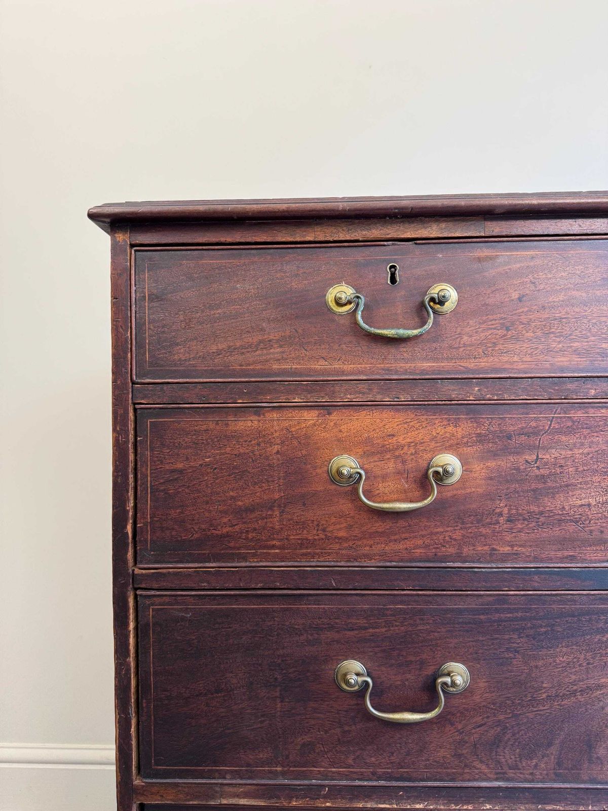 photo vintage Antique Georgian Solid Wood Extra Large Chest Of Drawers Mahogany Oak