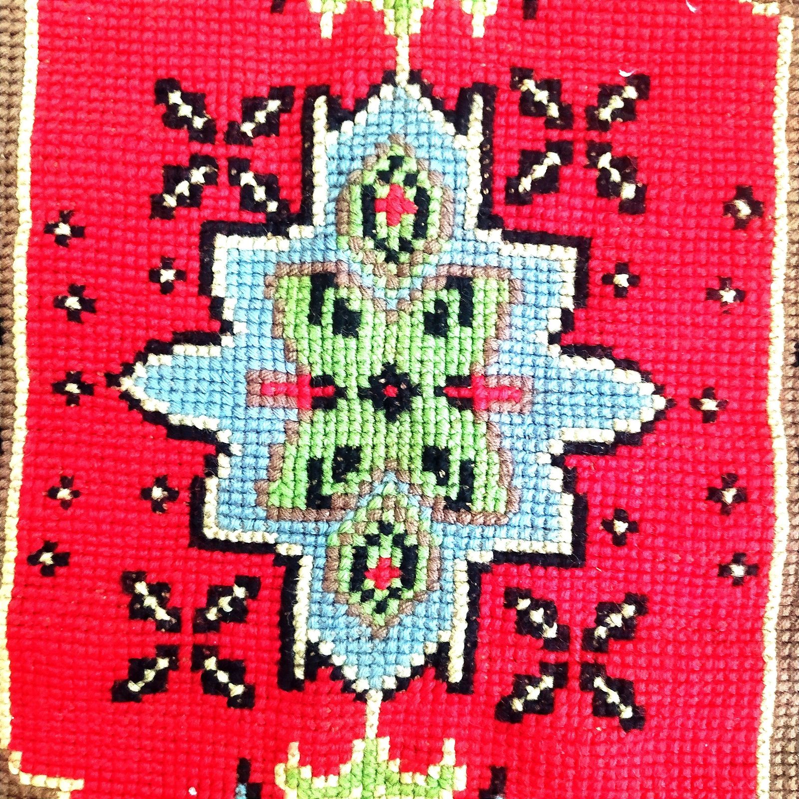 Kilim brodé au point de croix, fait main, années 1960 photo for sale