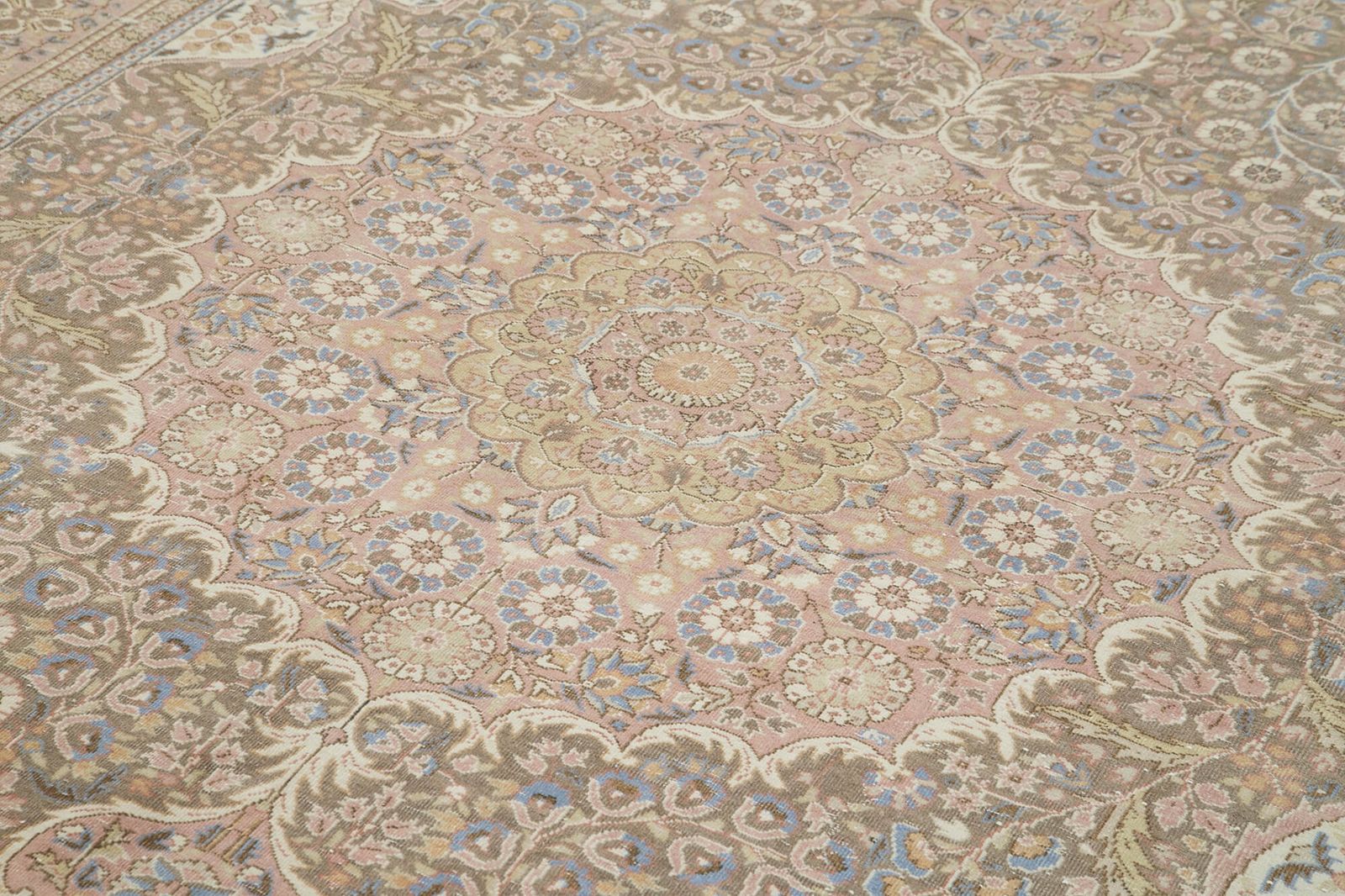 Tapis Kayseri d'époque, patiné, pièce unique, Turquie photo for sale