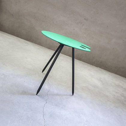 Table d'appoint par Lucien De Roeck pour Bois Manu photo 378.0