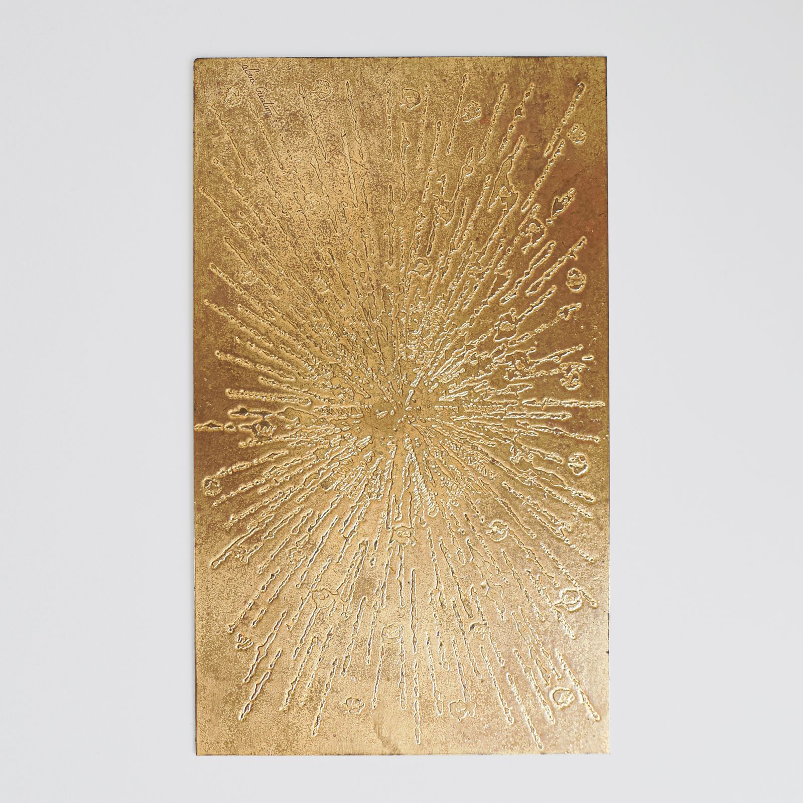 Objet d'art en laiton gravé par Lova Creation, Belgique, années 1980.