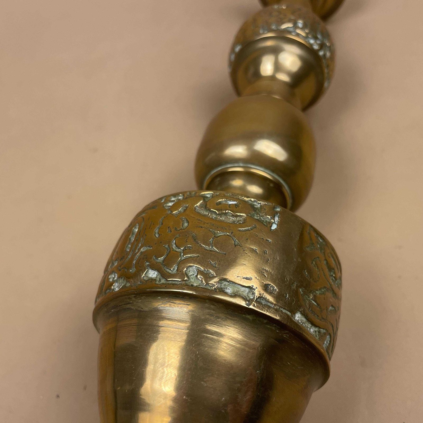 photo furniture Oriental Brass Gold Lamp Chinese Light Asian Antique Large Ornate Round Wood Base Table Lamp Light Bedside Old Pattern Statement Large