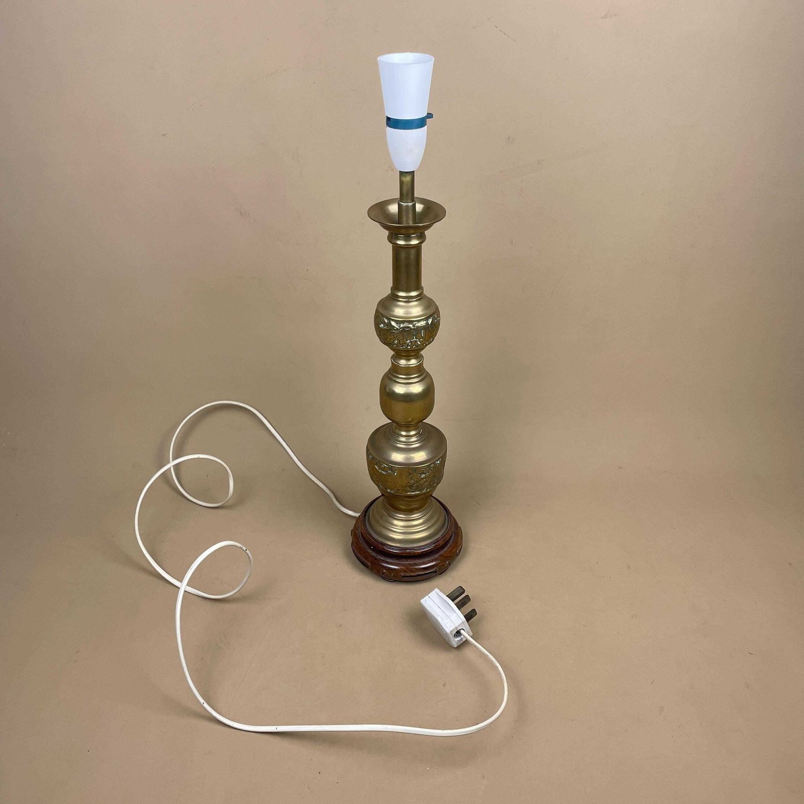 Lighting Oriental Brass Gold Lamp Chinese Light Asian Antique Large Ornate Round Wood Base Table Lamp Light Bedside Old Pattern Statement Large photo