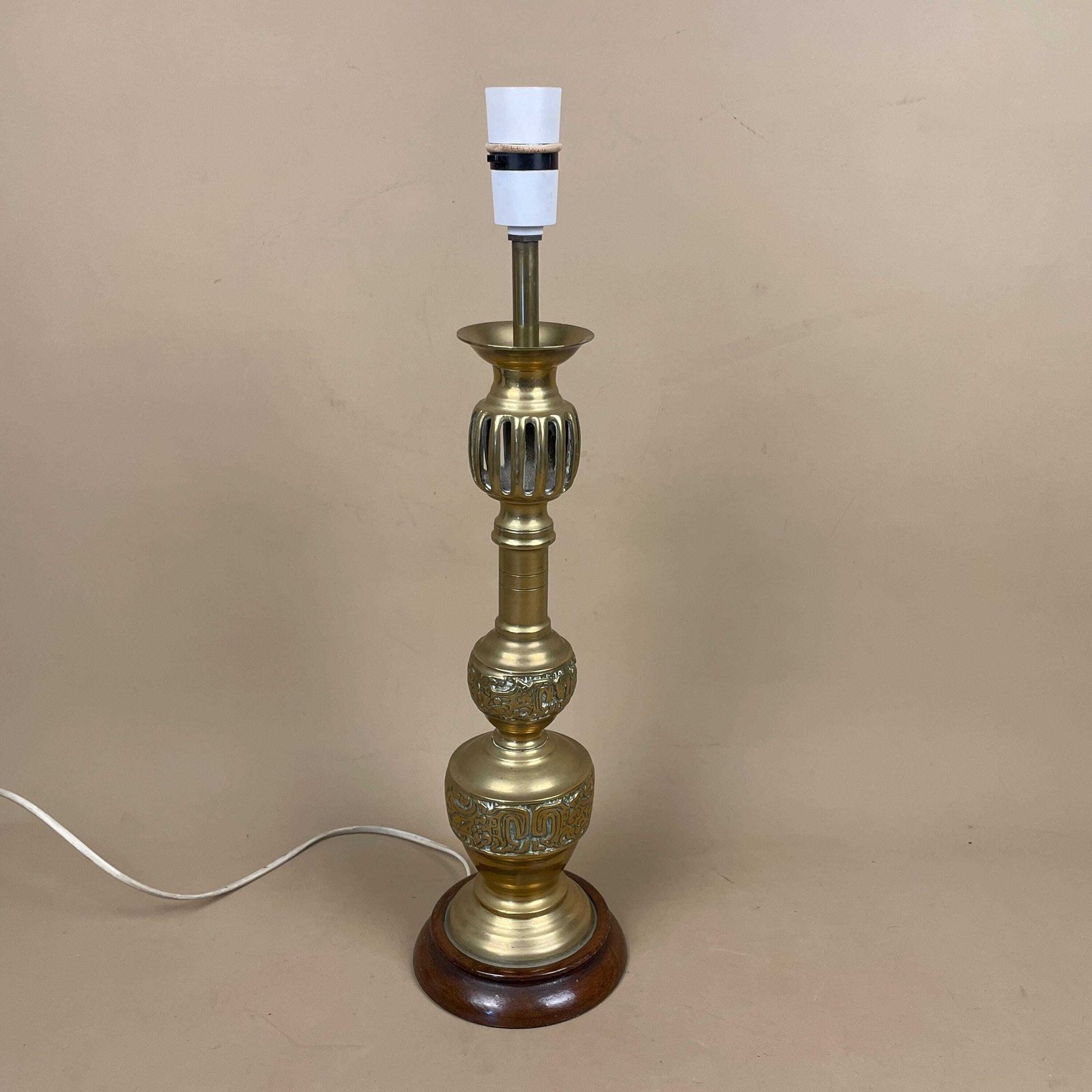 Oriental Brass Gold Lamp Chinese Light Asian Antique Large Ornate Round Wood Base Table Lamp Light Bedside Old Pattern Statement Large photo 129.0