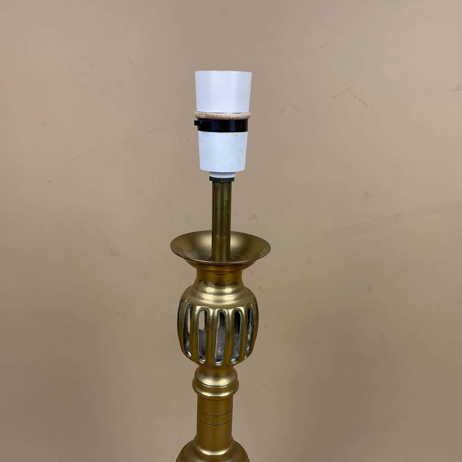 Oriental Brass Gold Lamp Chinese Light Asian Antique Large Ornate Round Wood Base Table Lamp Light Bedside Old Pattern Statement Large photo vinterior
