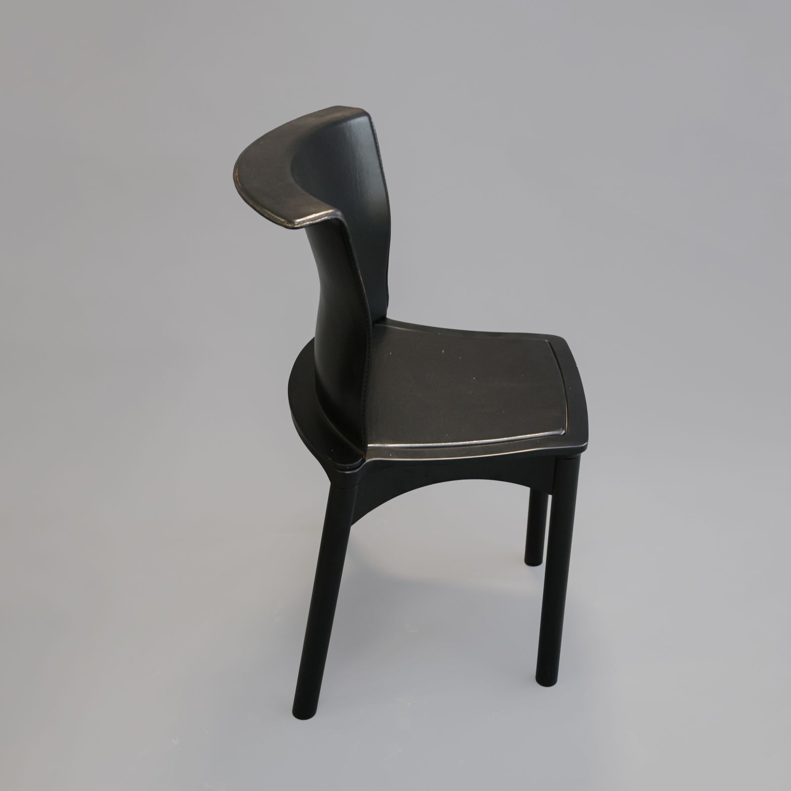 Francesco Binfaré voor Cassina eetkamerstoelen photo vintage