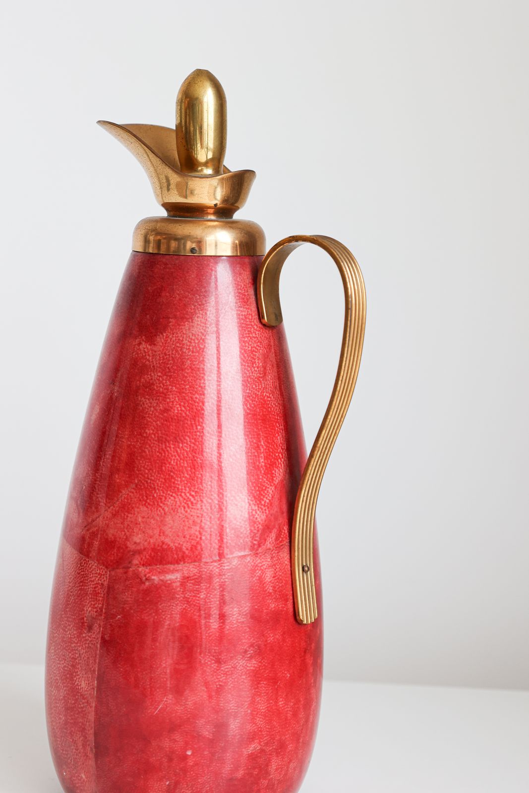 Aldo Tura Thermos In Rood Perkament / Geitenleer, Ca. Jaren 1960. photo for sale