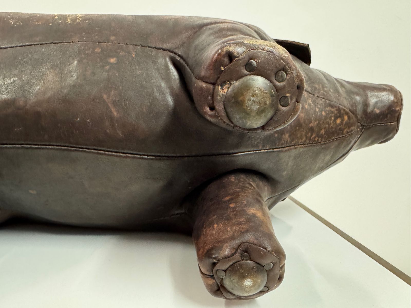 photo vintage Vintage Leather Pig By Dimitri Omersa For Liberty And Abercrombie And Fitch