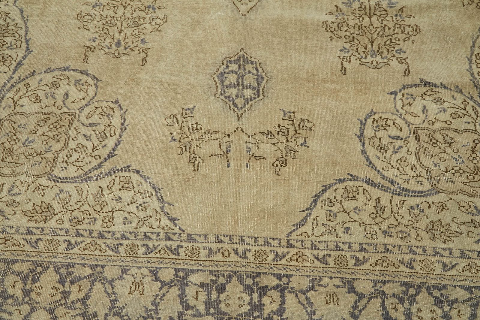photo for sale Tapis vintage grand format beige, 8x12