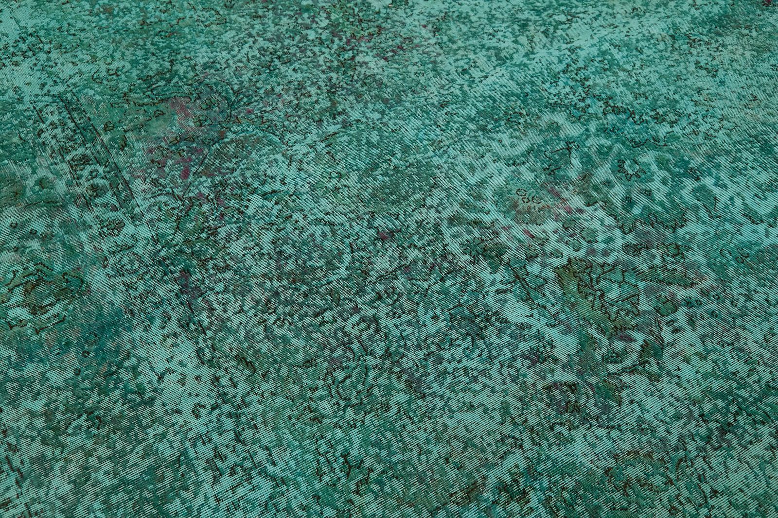 photo furniture Grand tapis surdyé turquoise 8x10