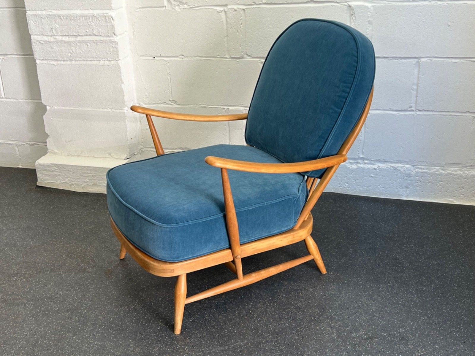 photo vintage Ercol Armchair Vintage Model 203 Midcentury Blonde (Delivery Available)