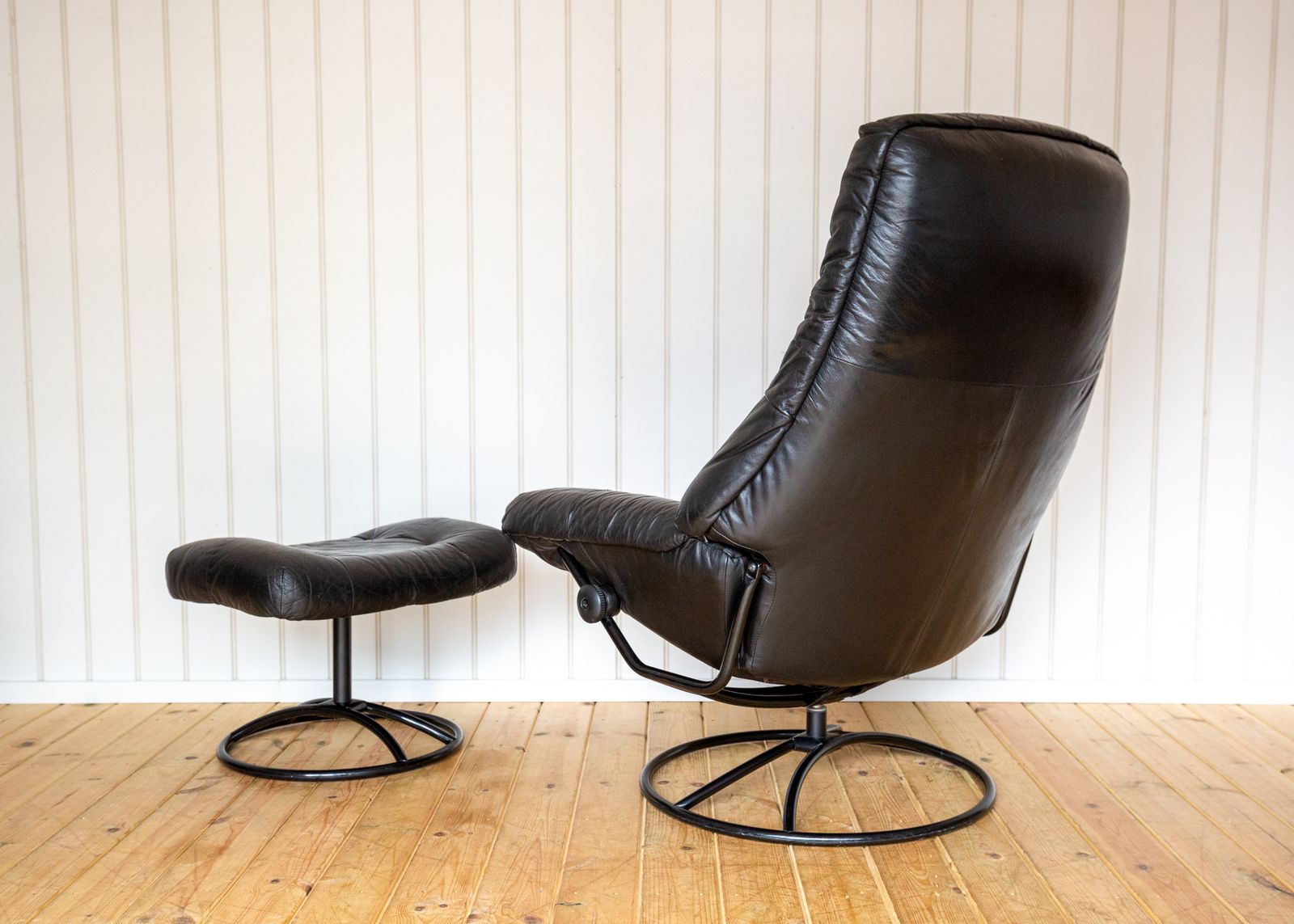 Norwegian Black Leather Lounge Chair & Footstool Set Swivel Reclining Ekornes Stressless 1980s Mid Century Star Wars Darth Vader Ottoma.N Mcm photo buy