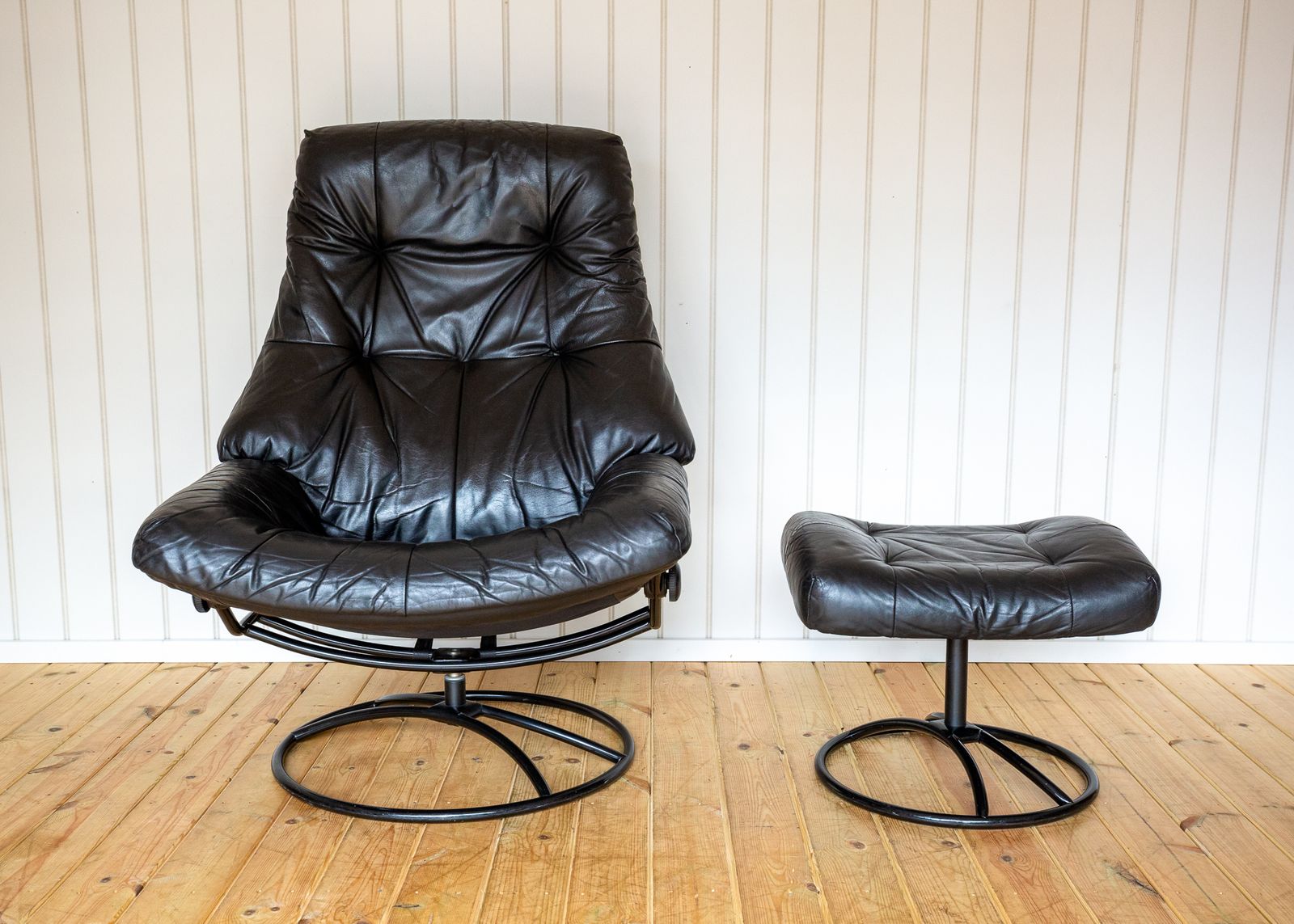 1750.0 Norwegian Black Leather Lounge Chair & Footstool Set Swivel Reclining Ekornes Stressless 1980s Mid Century Star Wars Darth Vader Ottoma.N Mcm photo