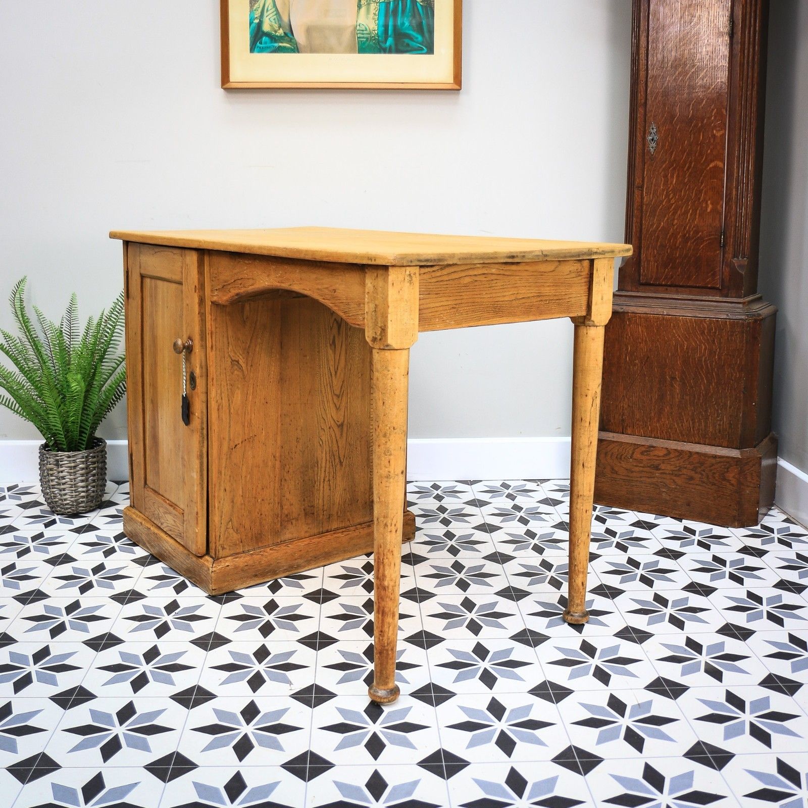 Desk Pine Single Pedestal Desk King George V photo 395.0