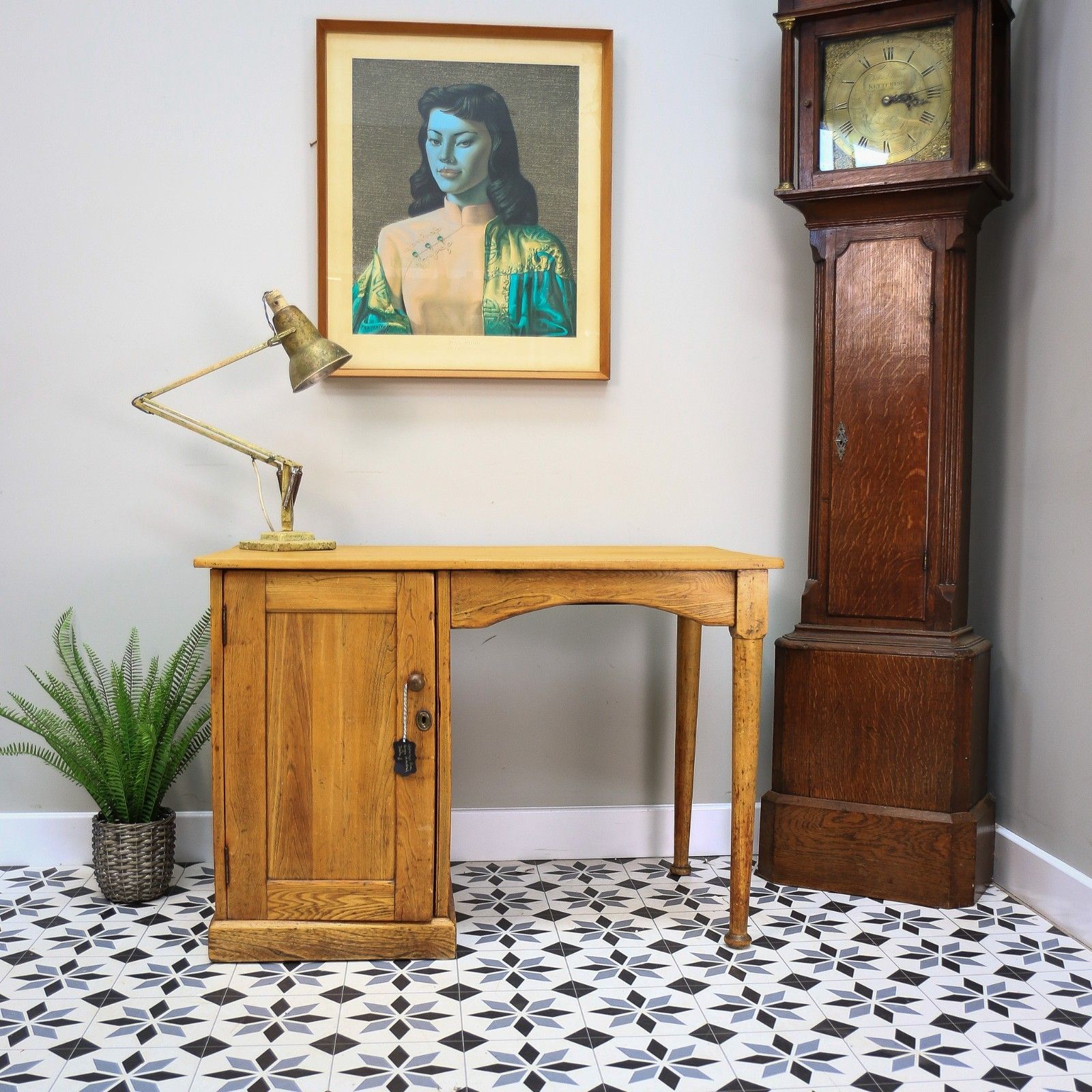 photo for sale Desk Pine Single Pedestal Desk King George V