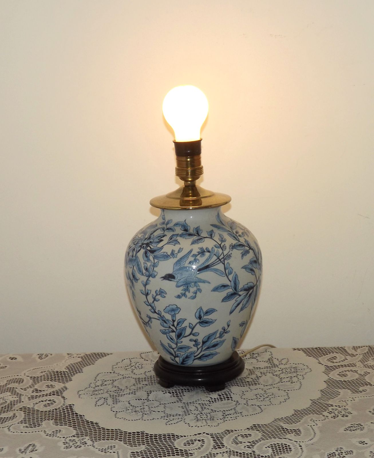 Blue & White Chinoiserie Ginger Jar Table Lamp Raised Bird & Floral Motif photo Lighting