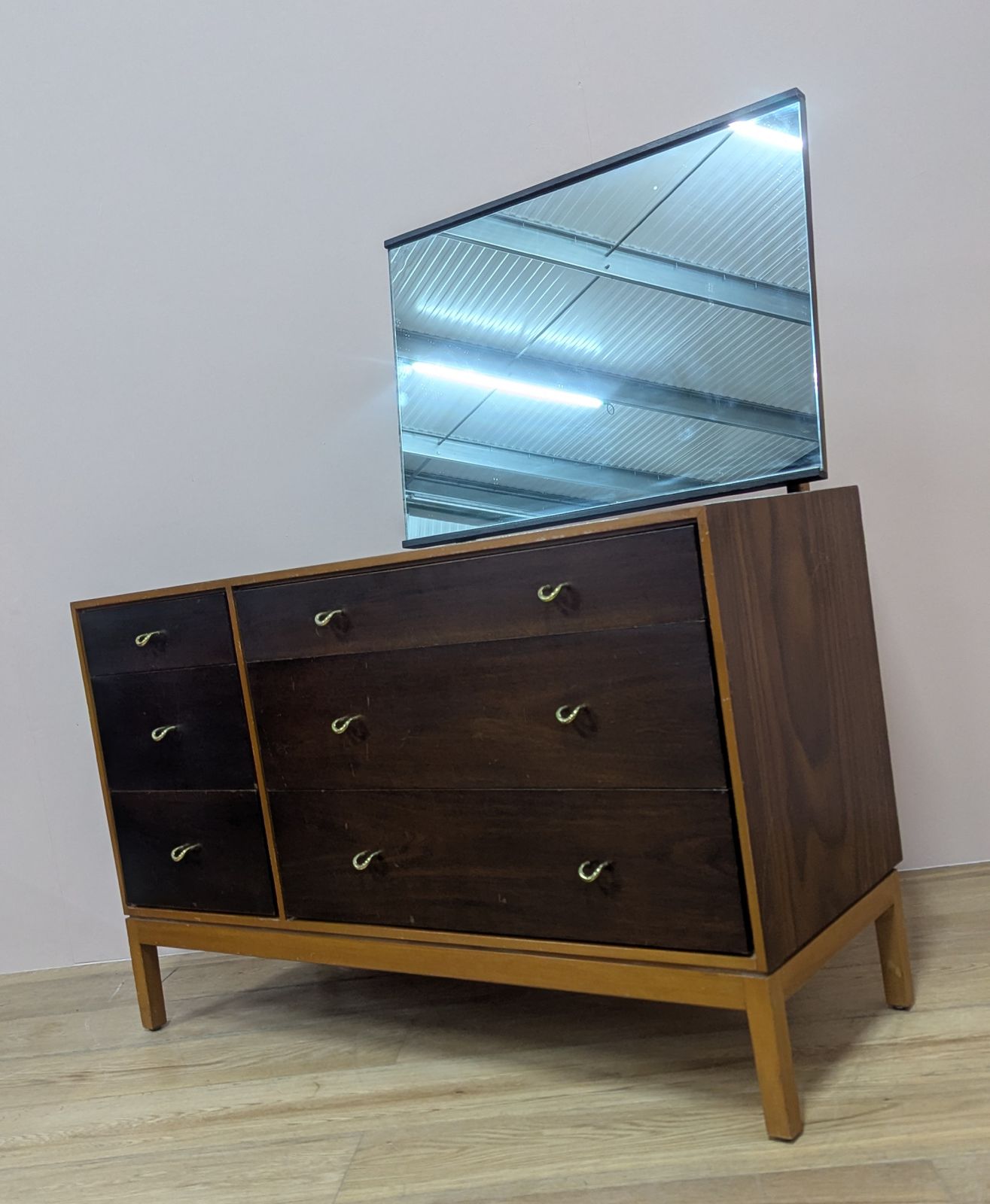 photo vintage Vintage 1950s Chest Of Drawers With Mirror By Stag