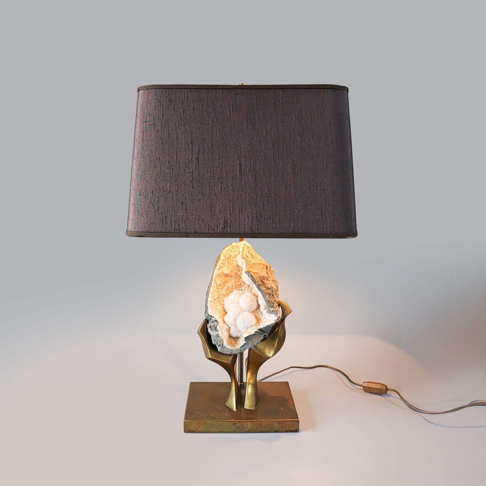 Lampe de table vintage en laiton et quartz noir, par Marc D'Haenens