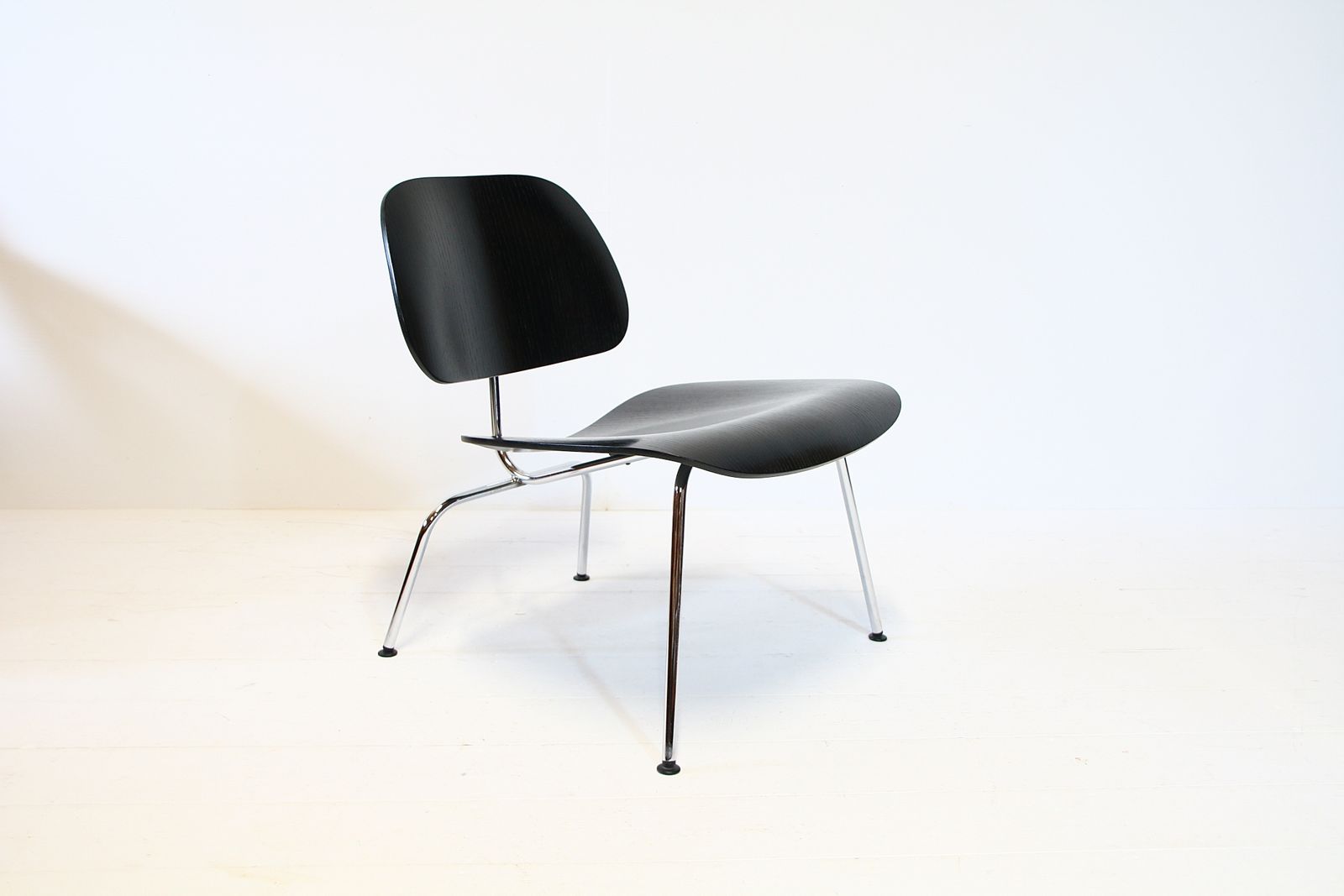 Charles Eames Lcm Lounge Chair In Black Ash & Chrome   Vitra photo vintage