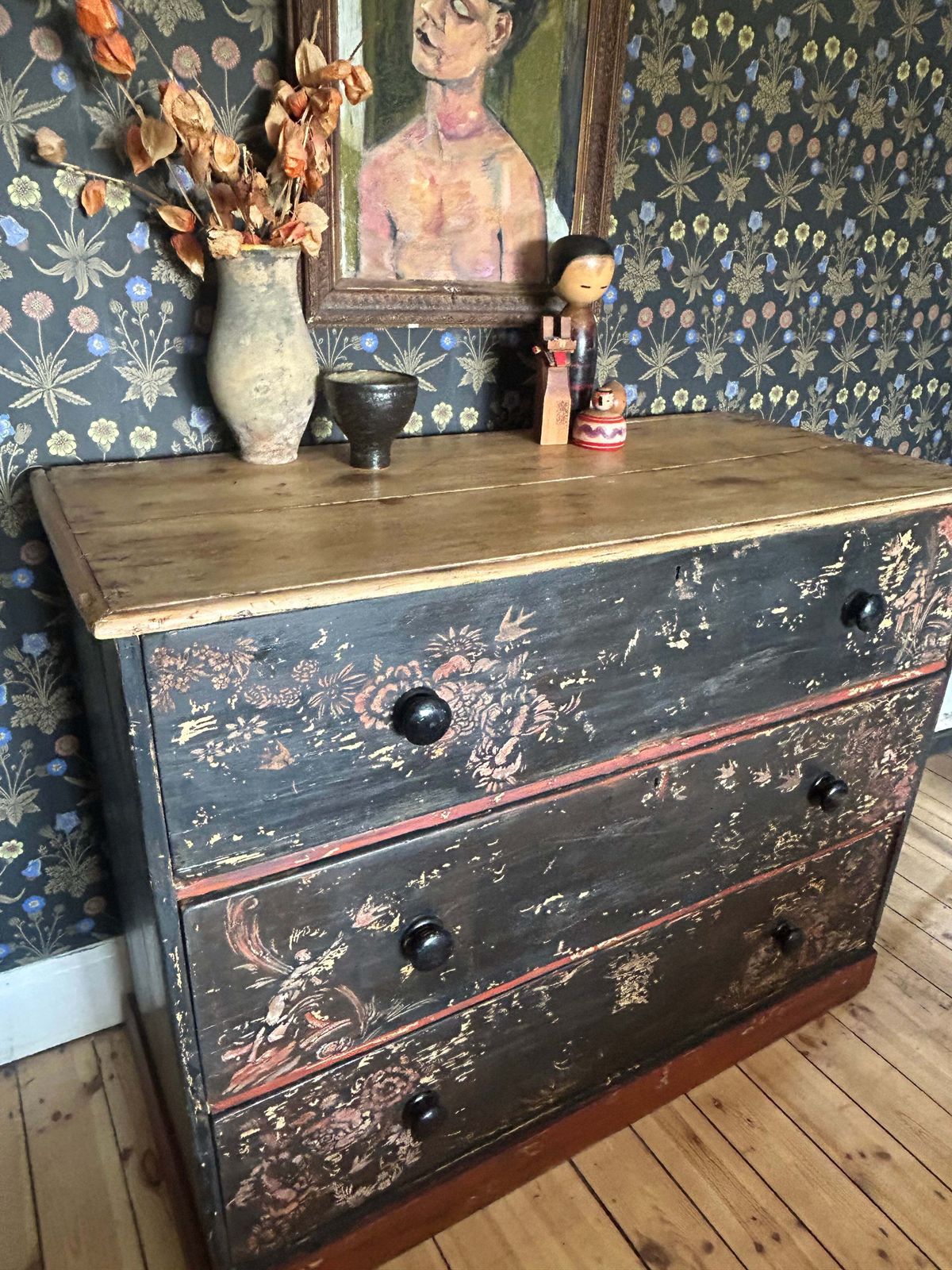 Furniture Antique Painted Drawers With Chinoiserie photo