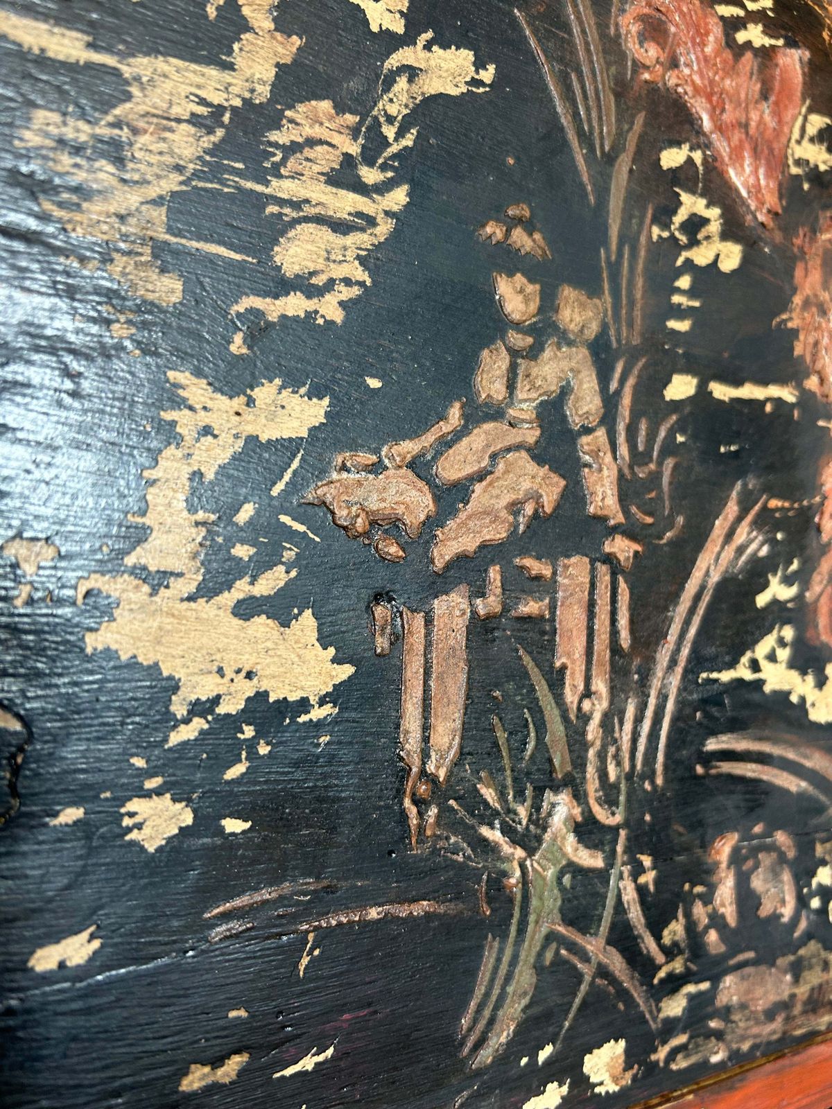 photo vinterior Antique Painted Drawers With Chinoiserie