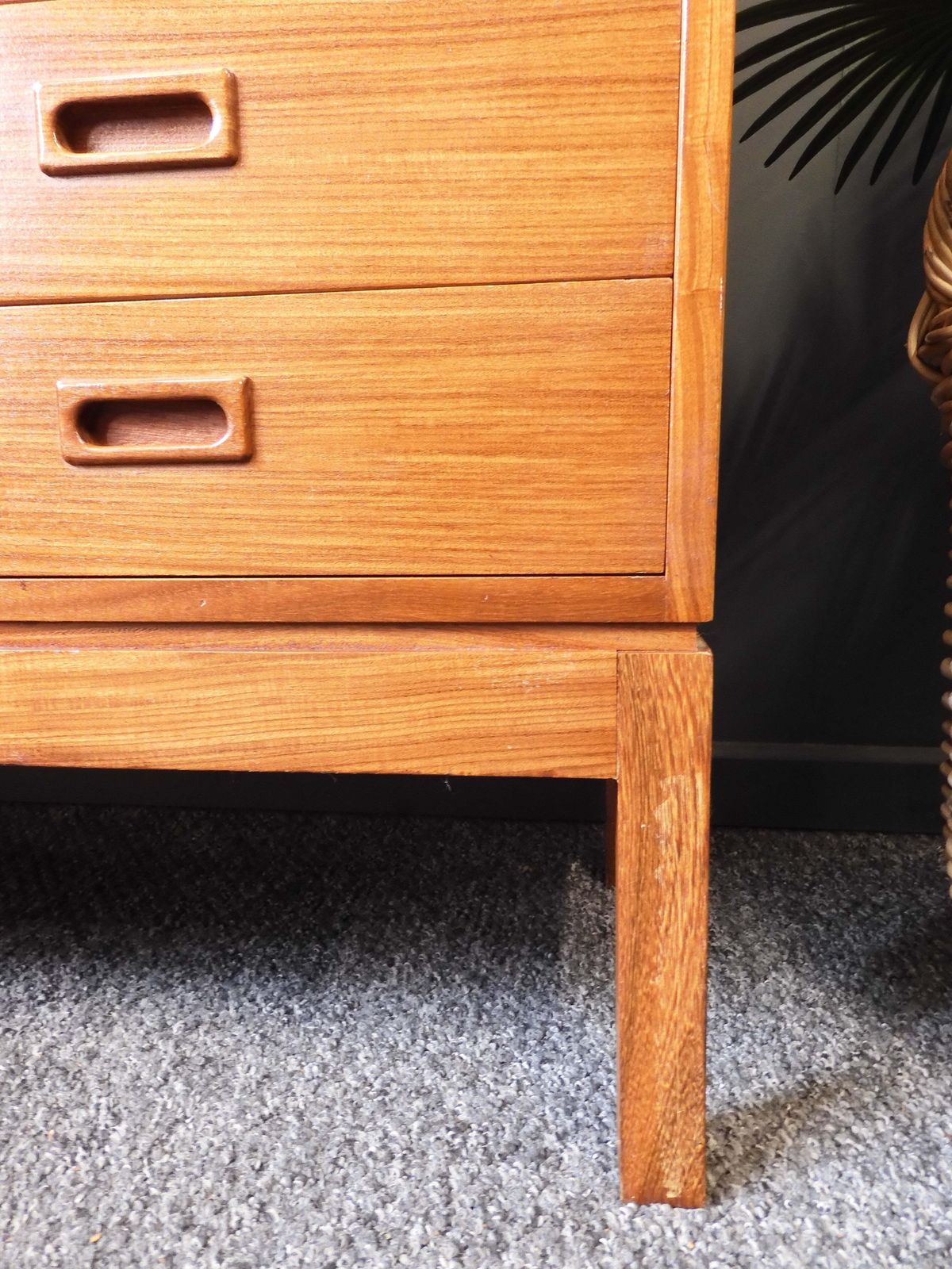 photo vinterior Mid Century Modern Sideboard Bureau In Teak – United Kingdom, 1960s