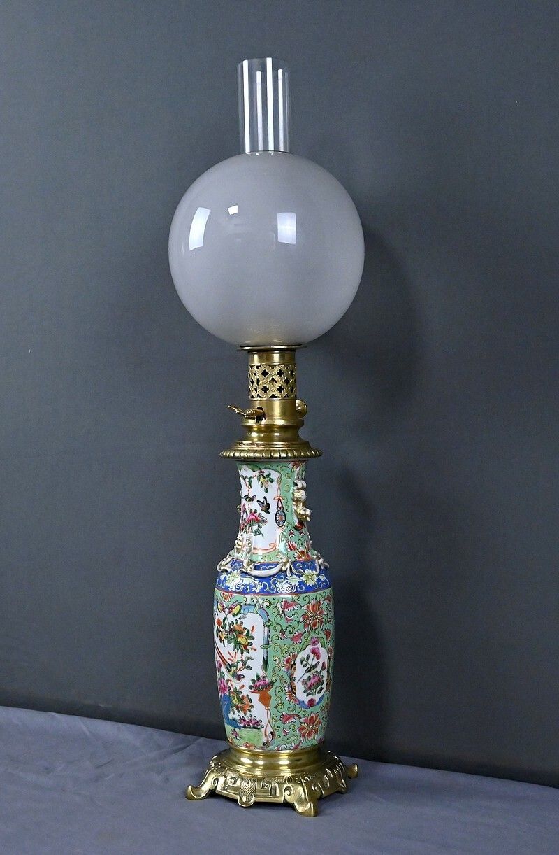 Canton Porcelain & Bronze Oil Lamp, Qing Dynasty, China – Late 19th Century photo Lighting