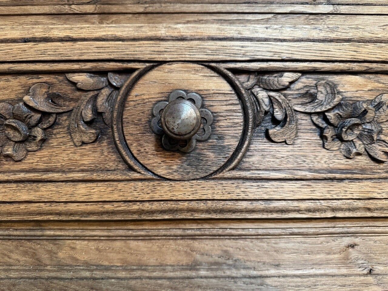 photo vinterior Attractive Early French Oak Enfilade
