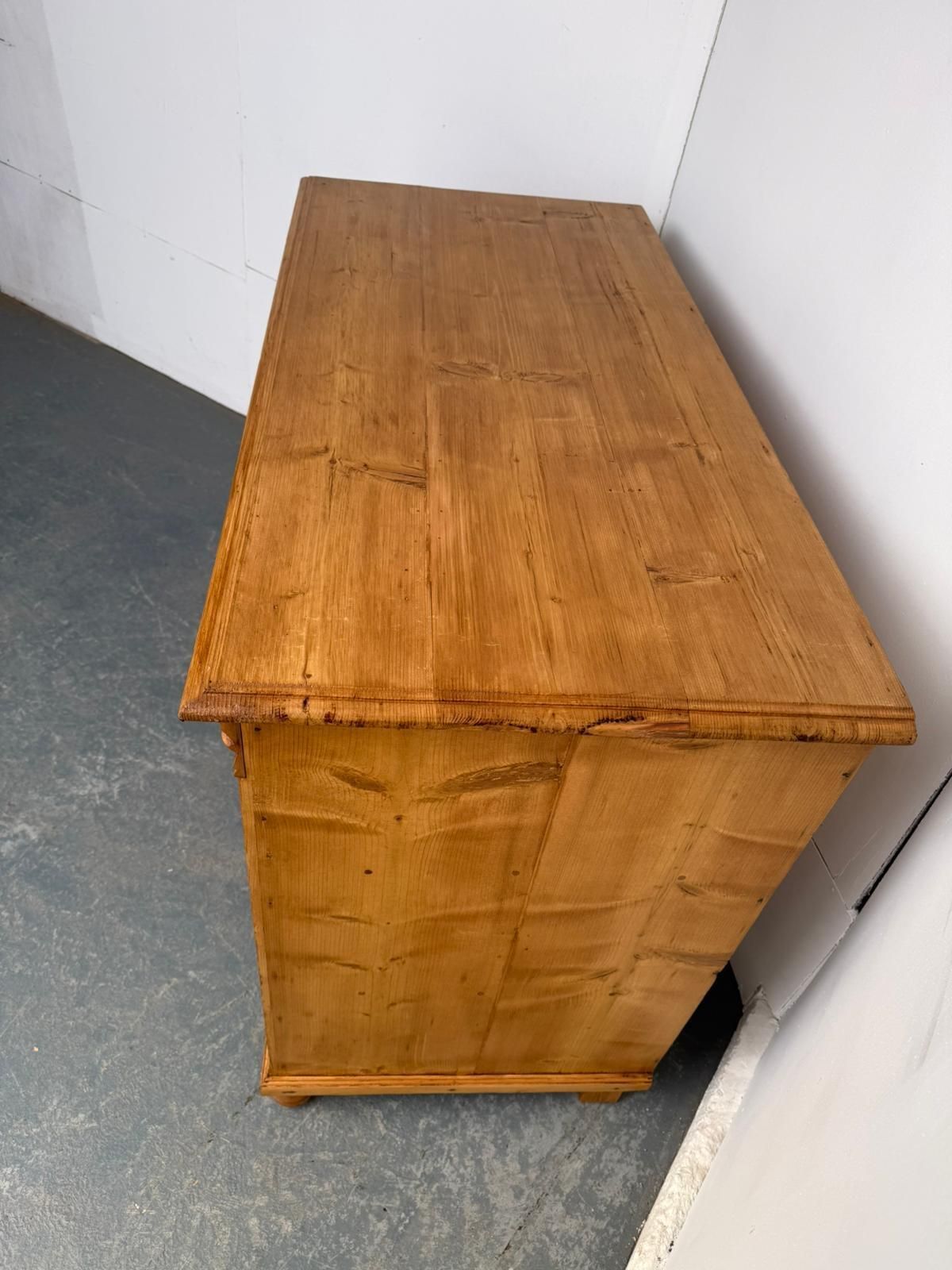 A Beautiful Victorian Pine Hungarian Waxed 3 Drawer Chest Of Drawers photo vinterior