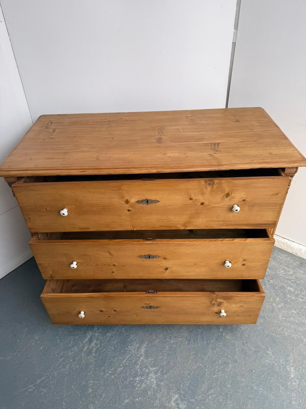 photo furniture A Beautiful Victorian Pine Hungarian Waxed 3 Drawer Chest Of Drawers