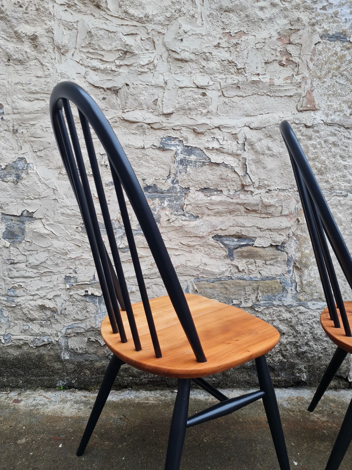 Set Of 4 Ercol Hoop Back 365 Windsor Dining Chairs In Black And Elm photo vintage