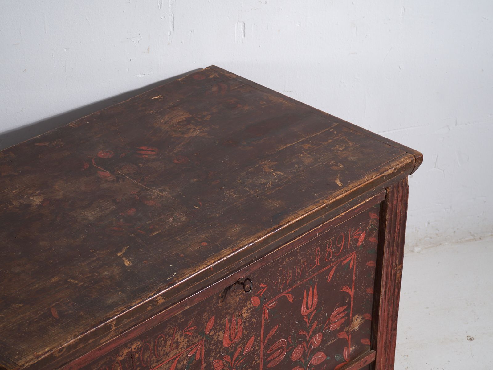 Antique Dowry Chest In Pine With Painted Tulips – Central Europe, 1891 photo furniture