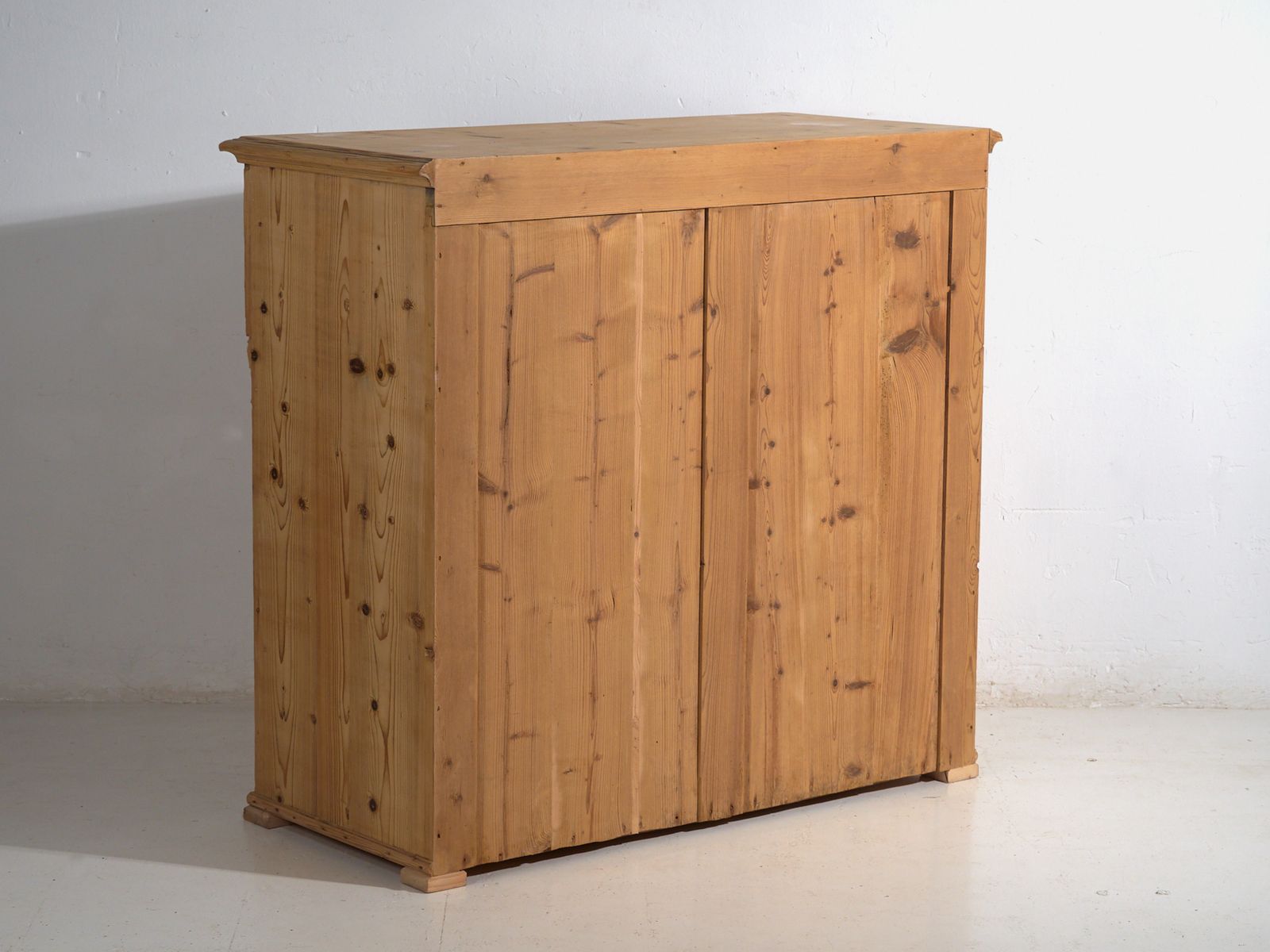 1853.0 Tall Central European Chest Of Four Drawers In Washed Pine – Central Europe, Circa 1900 photo