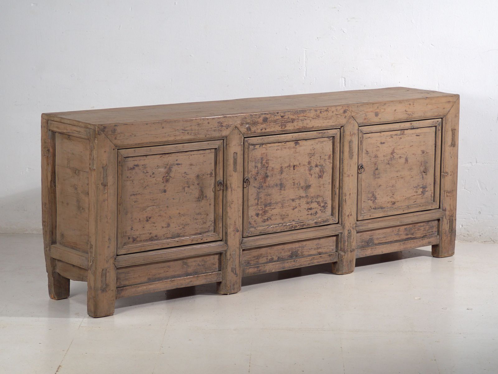 photo furniture Antique Chinese Sideboard In Elm Wood – Shanxi, Circa 1920