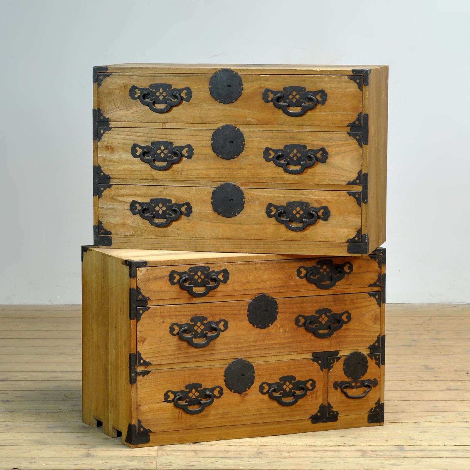 photo vinterior Japanese Tansu Chest Of Drawers, Circa 1870
