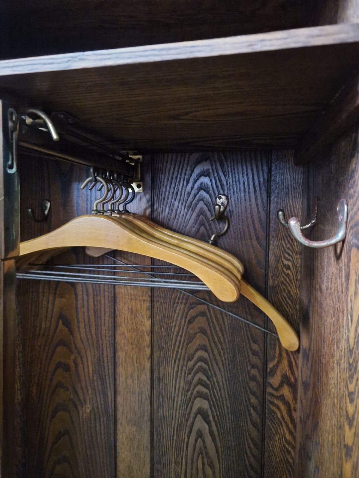 550.0 Arts & Crafts Oak Wardrobe Hall Cupboard Hanging Rail Hooks Storage Cabinet photo