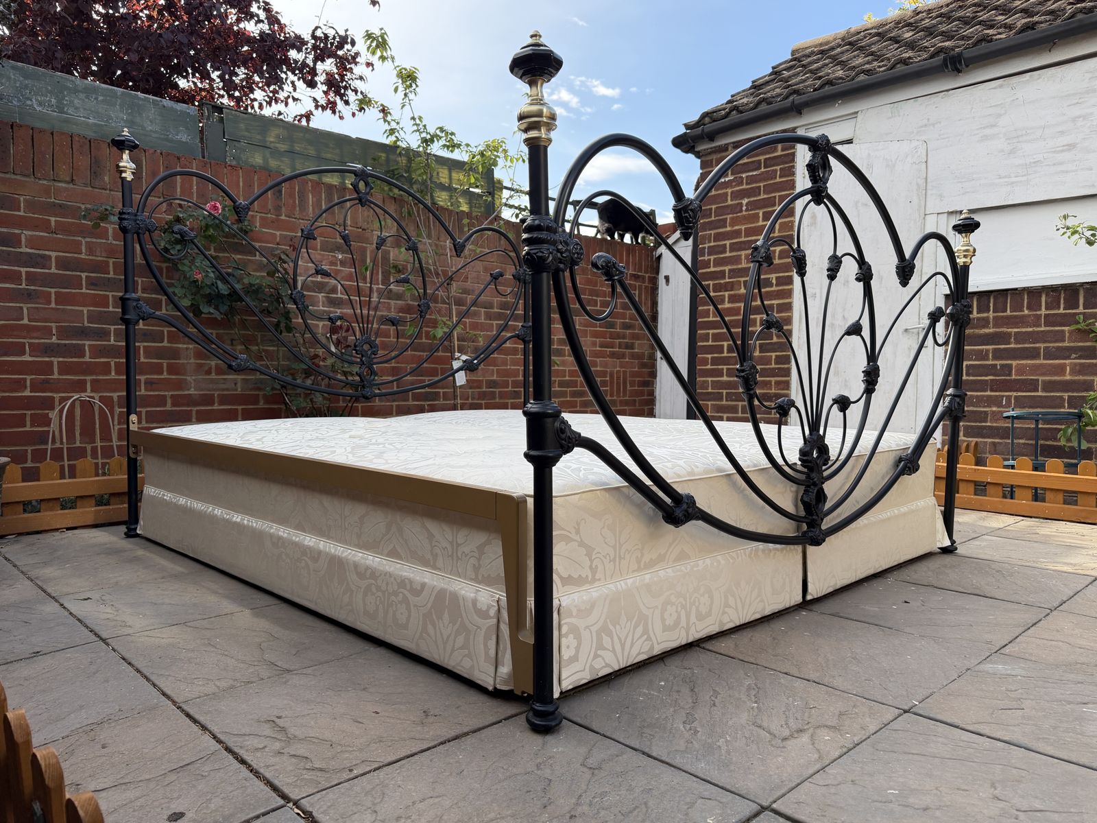 Grand & Luxurious “And So To Bed” Ornate Cast Iron, Brass And Porcelain Super King & Base    Superb Condition