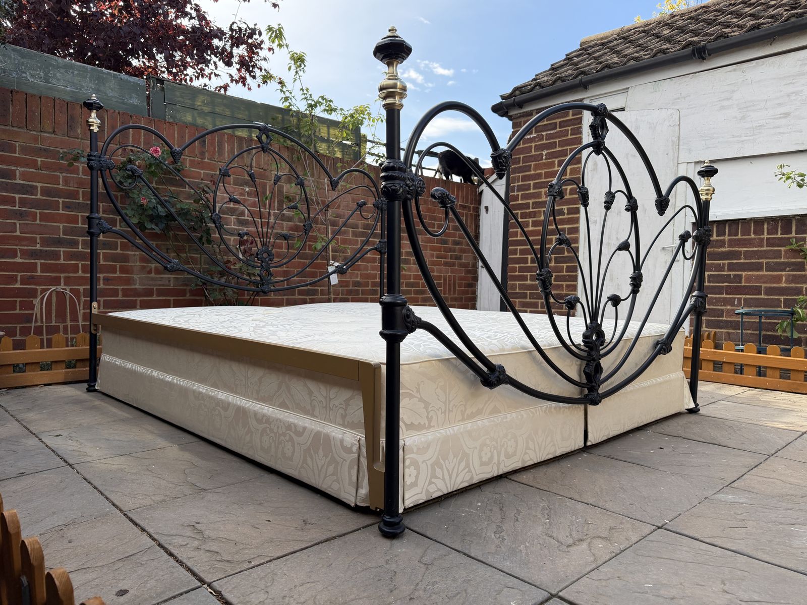 Grand & Luxurious “And So To Bed” Ornate Cast Iron, Brass And Porcelain Super King & Base    Superb Condition photo furniture