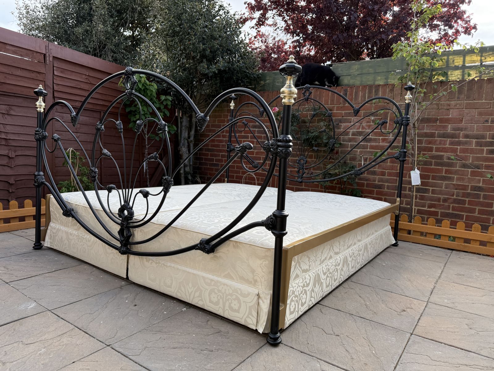Grand & Luxurious “And So To Bed” Ornate Cast Iron, Brass And Porcelain Super King & Base    Superb Condition photo buy