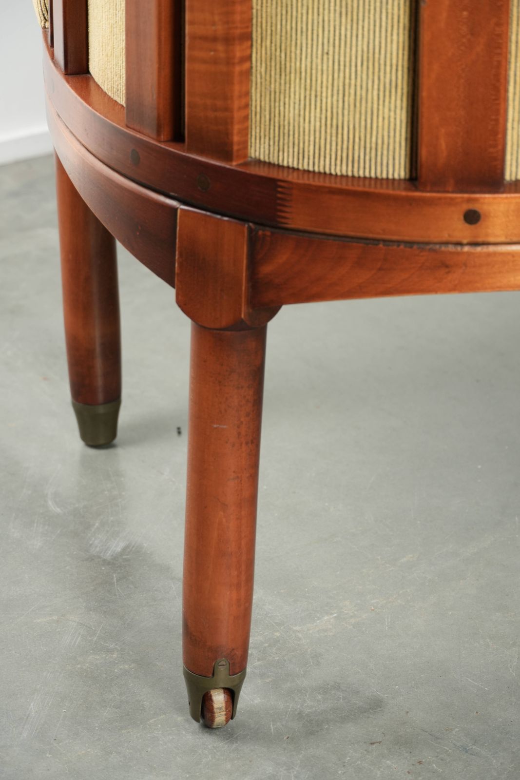 photo vinterior Set Of Two Beautiful Schuitema Design Side/Desk/Dining Chairs From The Shaker Series With A Wooden Frame And Luxurious Yellow Fabric Upholstery.