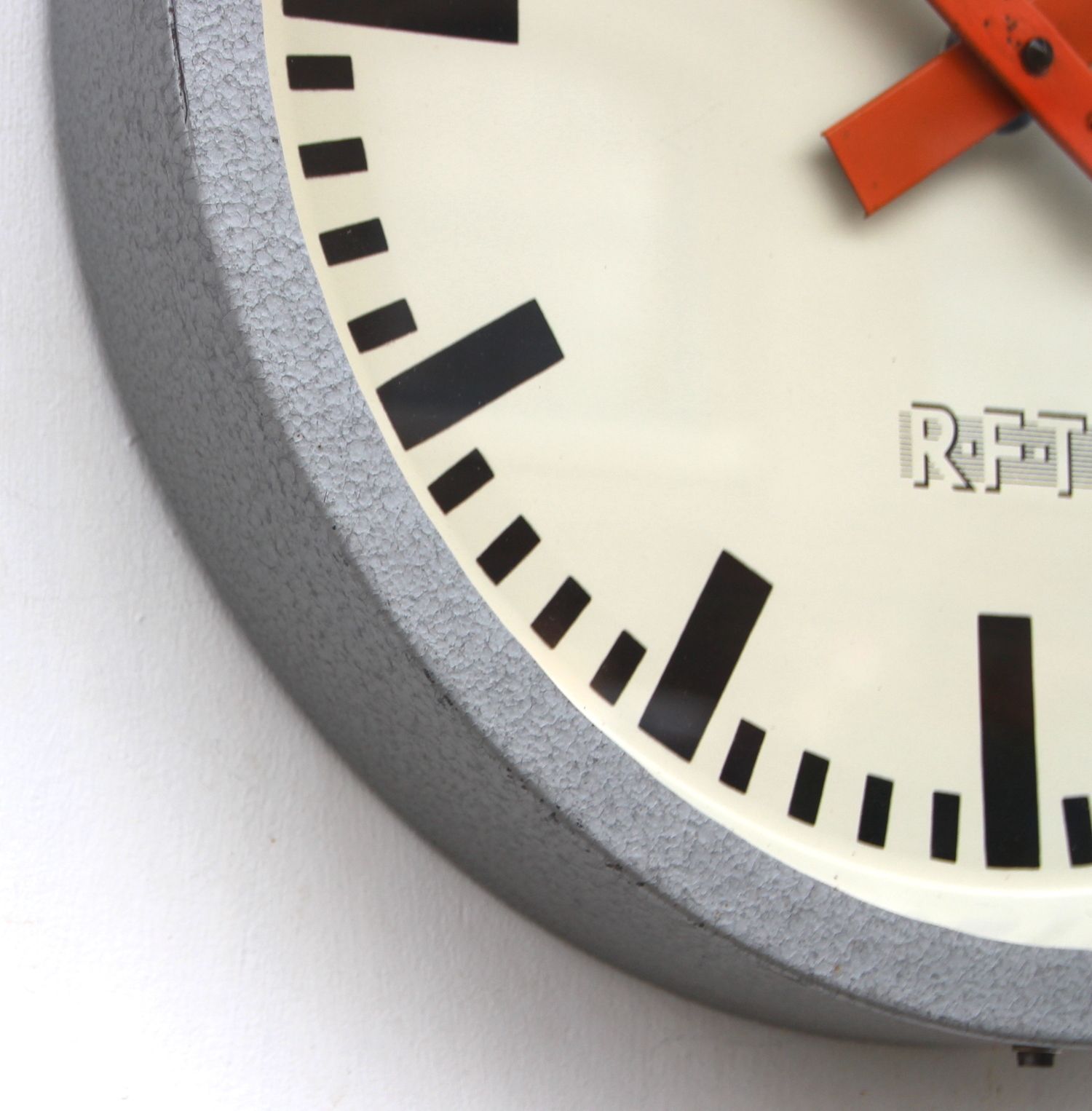 Dated 1968 East German Vintage Factory Wall Clock. Fully Guaranteed. London Timepiece photo vinterior