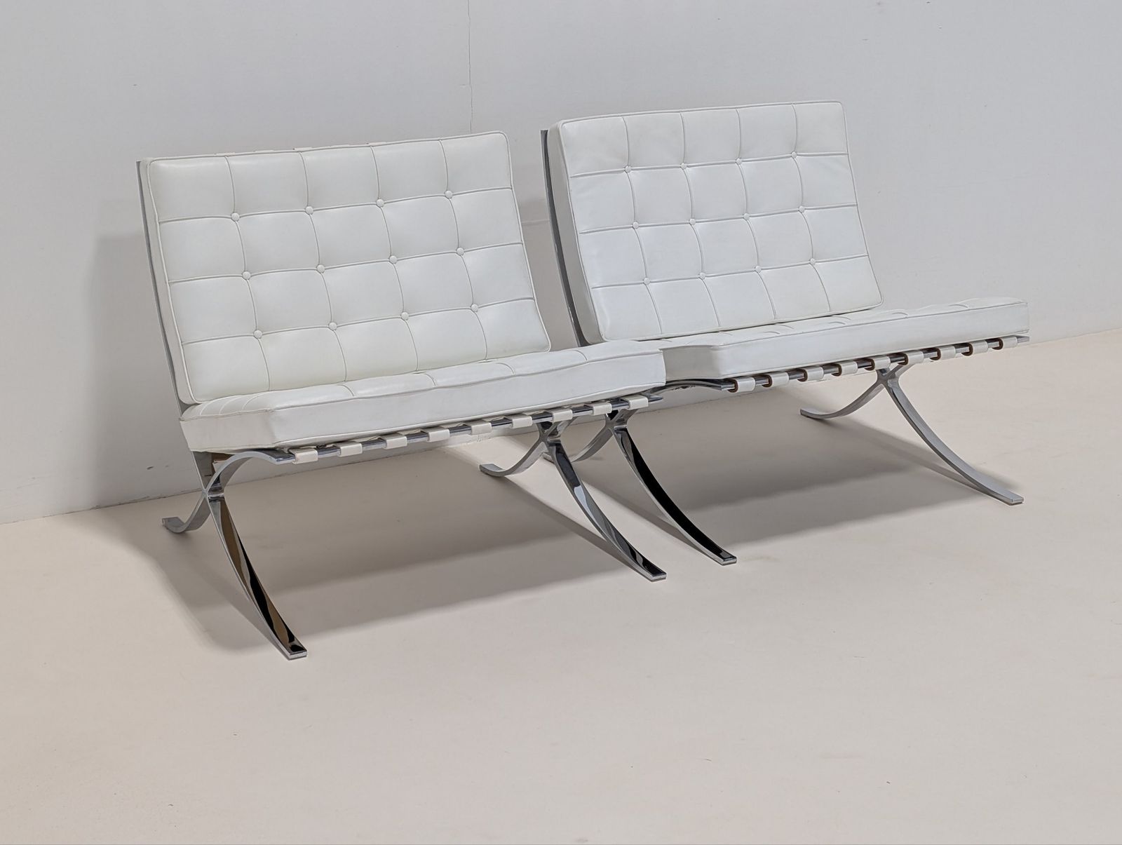 4500.0 Knoll Barcelona Lounge By Ludwig Mies Van Der Rohe photo