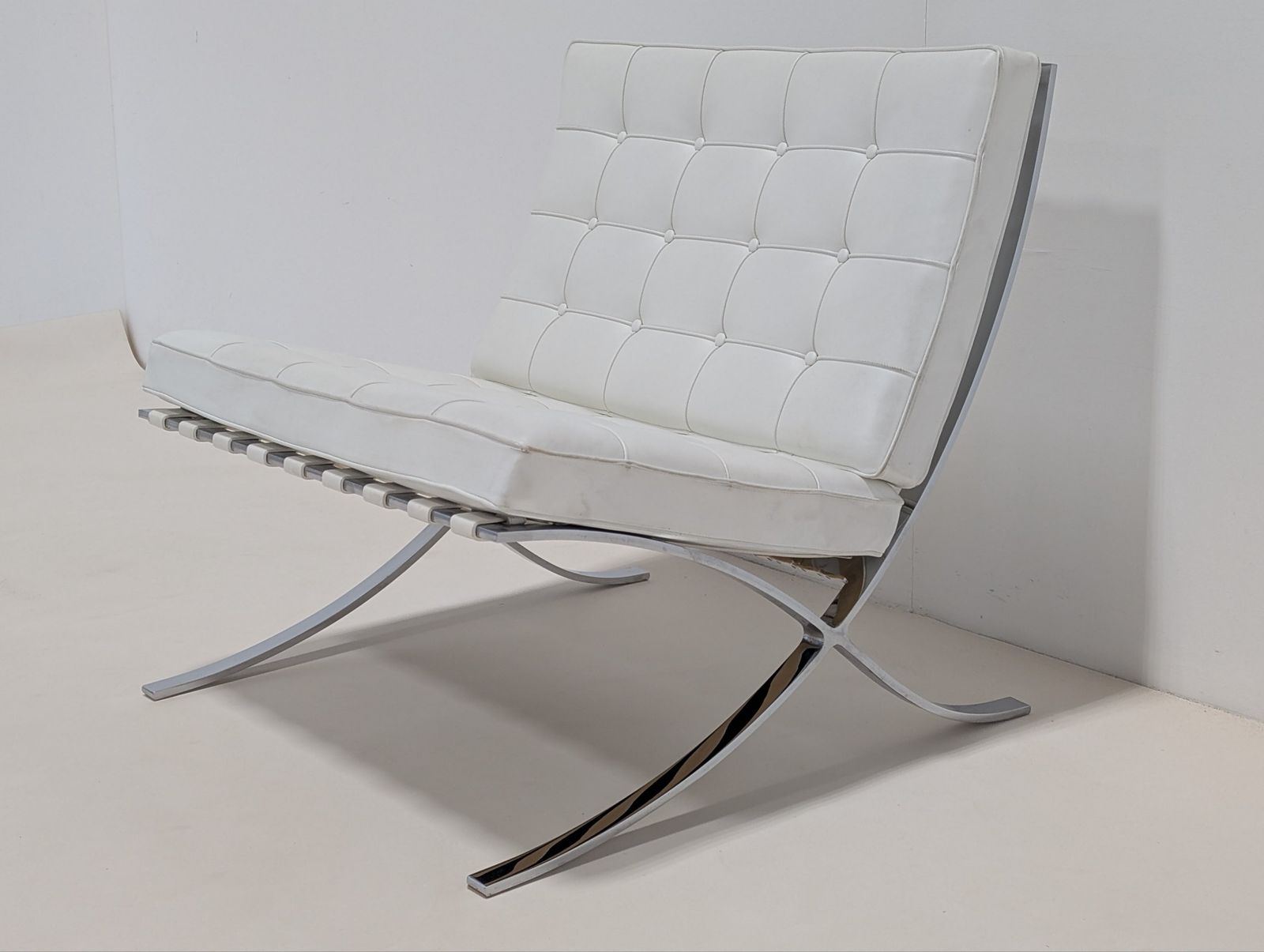 photo buy Knoll Barcelona Lounge By Ludwig Mies Van Der Rohe