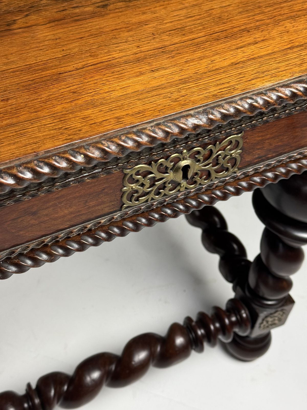 4006.0 18th Century Portuguese Table, 18th Century And Earlier photo