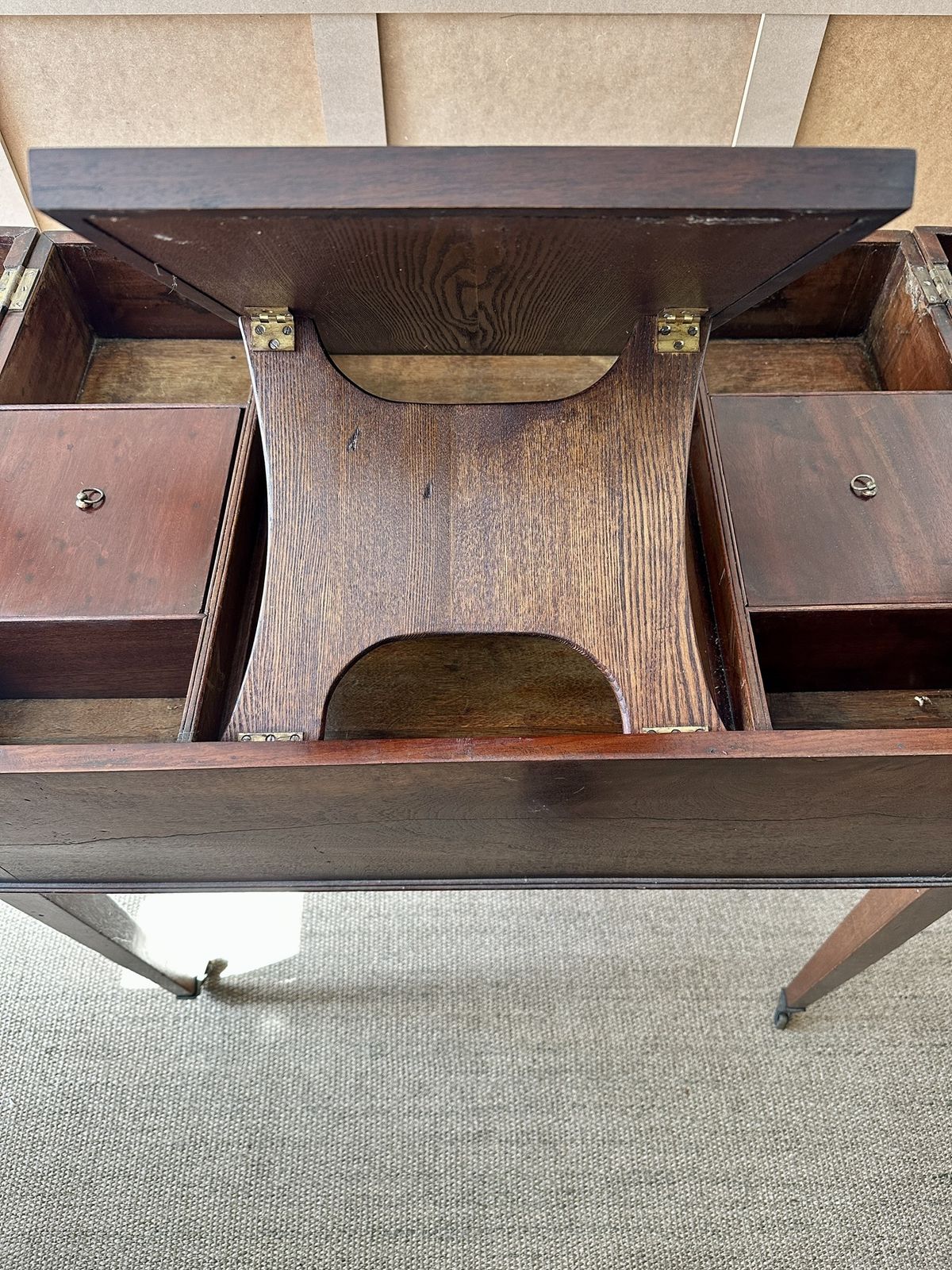 photo furniture Late Georgian Mahogany Gentleman’s Dressing Table