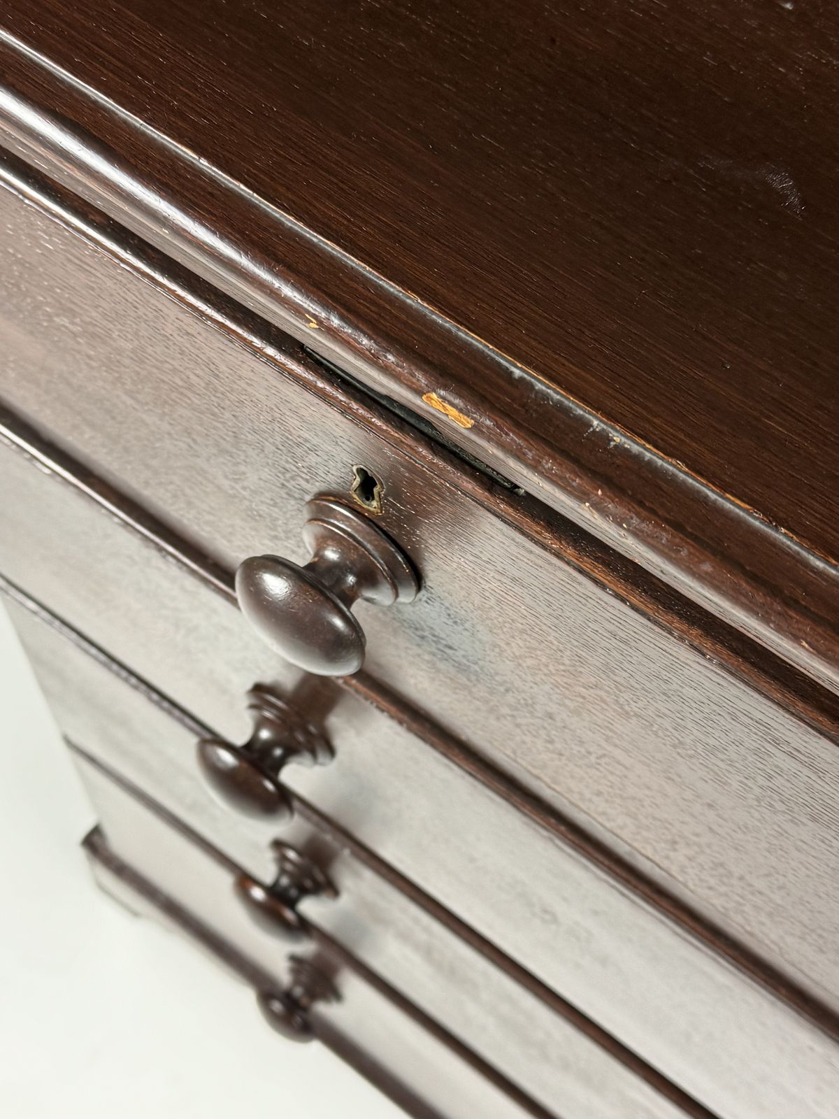 photo vintage English 19th Century Oak Chest Of Drawers