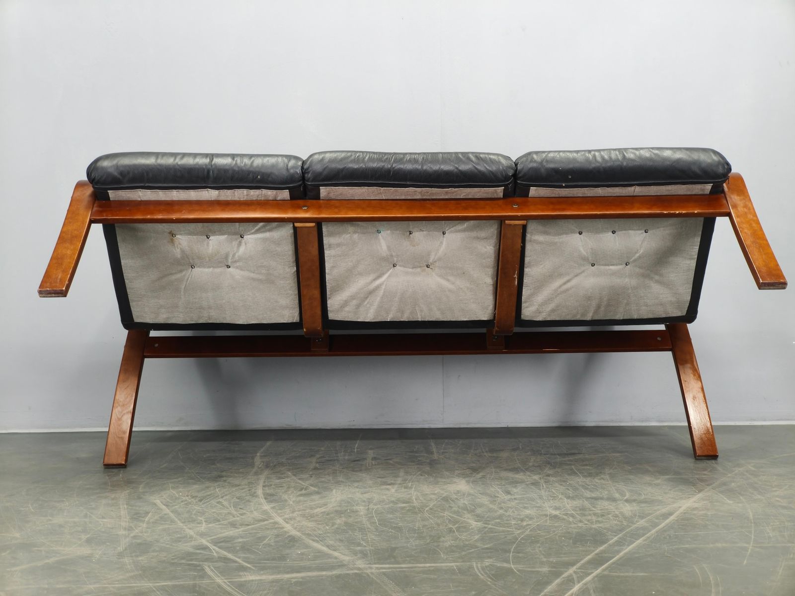 photo vinterior Scandinavian Leather Sofa In The Style Of Alvar Aalto, 1970s